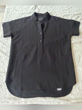 FIGS Black Short-Sleeve Mandarin Collar Shirt